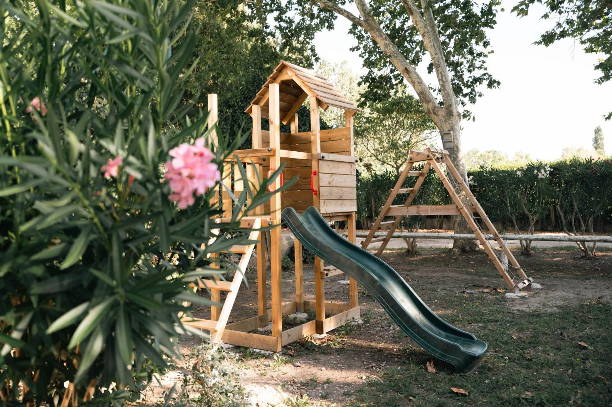 סן-ז'יל Mas Du Versadou, Dans Un Espace Naturel Protege, Piscine Couverte Chauffee Toute L'Annee, Spa Et Salle De Jeux מראה חיצוני תמונה
